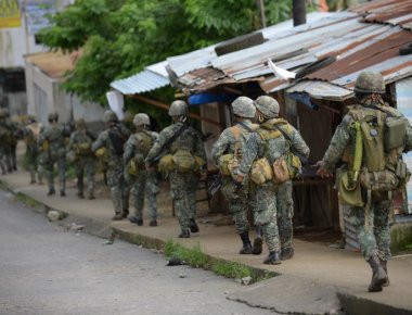 Σφοδρές μάχες μεταξύ του κυβερνητικού στρατού των Φιλιππίνων και του ISIS- 19 πολίτες νεκροί (φωτό)